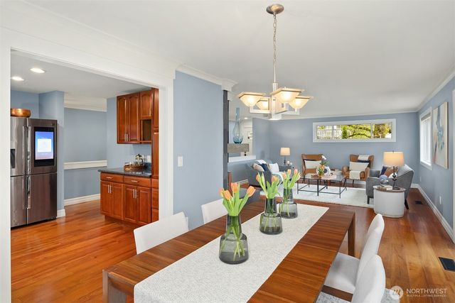 6240 NE 204th Place, Kenmore, WA 98028