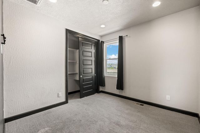 2416 Nugget Street SE, Rio Rancho, NM 87124