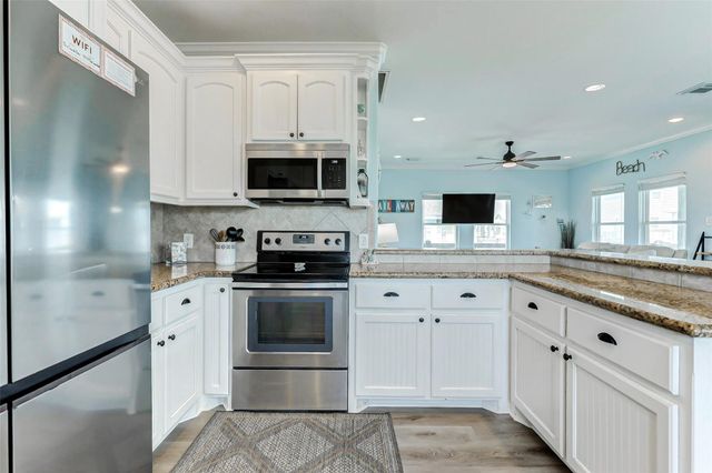 2754 Gulfview Lane, Crystal Beach, TX 77650
