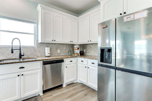 2754 Gulfview Lane, Crystal Beach, TX 77650