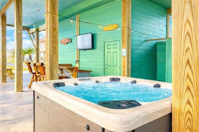 2754 Gulfview Lane, Crystal Beach, TX 77650