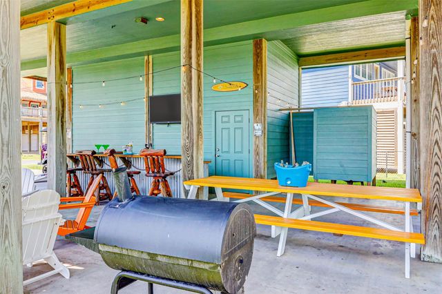 2754 Gulfview Lane, Crystal Beach, TX 77650