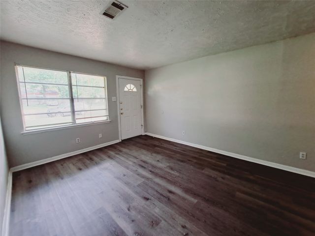 3831 Castle Hills Drive, Dallas, TX 75241