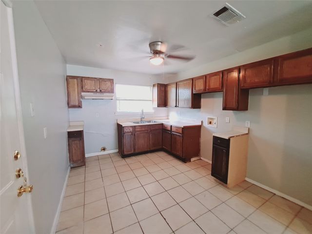3831 Castle Hills Drive, Dallas, TX 75241