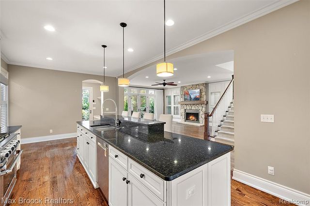 698 Hanna Street, Birmingham, MI 48009