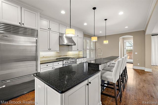 698 Hanna Street, Birmingham, MI 48009