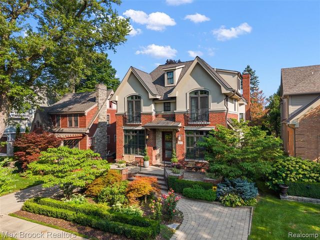 698 Hanna Street, Birmingham, MI 48009