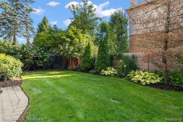 698 Hanna Street, Birmingham, MI 48009