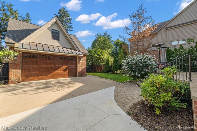 698 Hanna Street, Birmingham, MI 48009