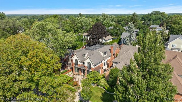 698 Hanna Street, Birmingham, MI 48009