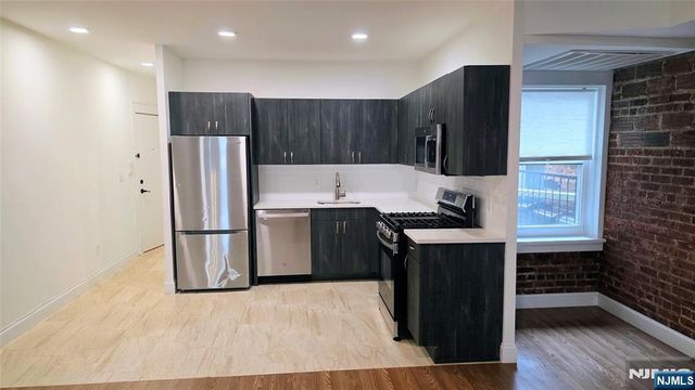 292 Stuyvesant Avenue 290, Lyndhurst, NJ 07071