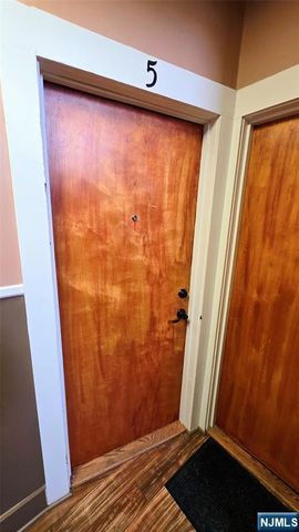 292 Stuyvesant Avenue 290, Lyndhurst, NJ 07071