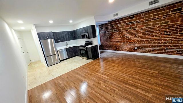 292 Stuyvesant Avenue 290, Lyndhurst, NJ 07071