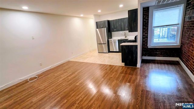 292 Stuyvesant Avenue 290, Lyndhurst, NJ 07071