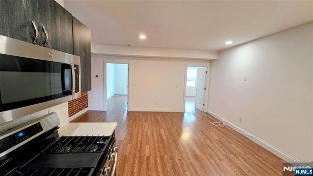 292 Stuyvesant Avenue 290, Lyndhurst, NJ 07071
