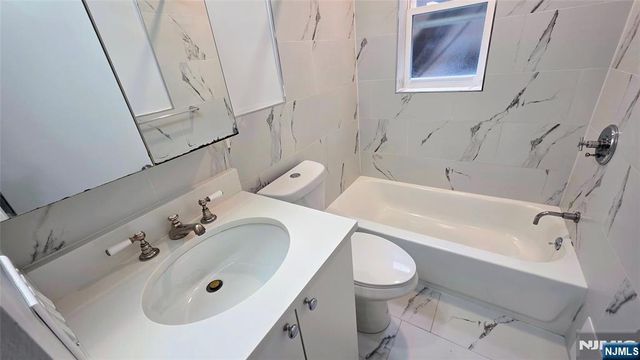 292 Stuyvesant Avenue 290, Lyndhurst, NJ 07071