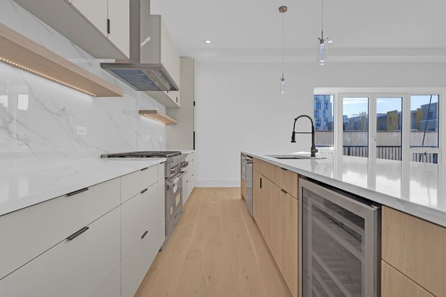 501 W Elm Street 3, Chicago, IL 60610