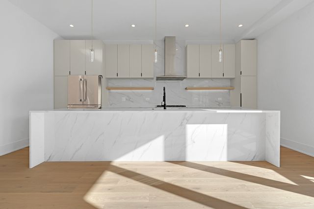 501 W Elm Street 3, Chicago, IL 60610