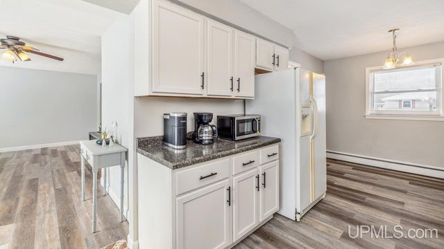 1605 S 17th Avenue, Escanaba, MI 49829