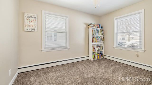 1605 S 17th Avenue, Escanaba, MI 49829