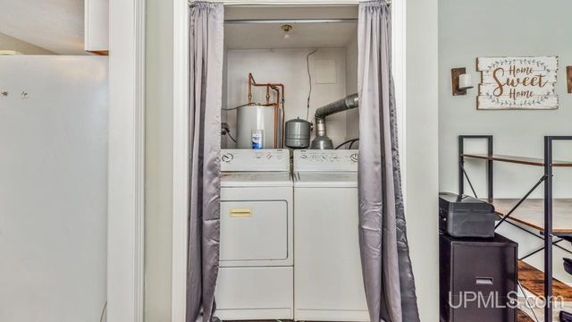 1605 S 17th Avenue, Escanaba, MI 49829