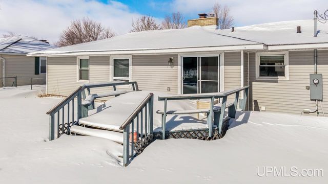 1605 S 17th Avenue, Escanaba, MI 49829