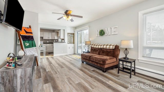 1605 S 17th Avenue, Escanaba, MI 49829