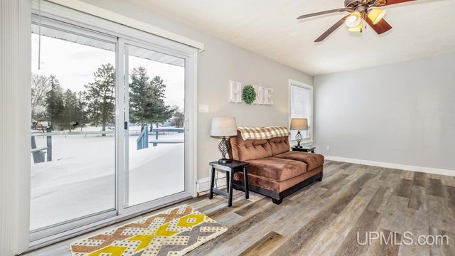 1605 S 17th Avenue, Escanaba, MI 49829