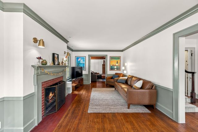 637 42nd Street, Des Moines, IA 50312