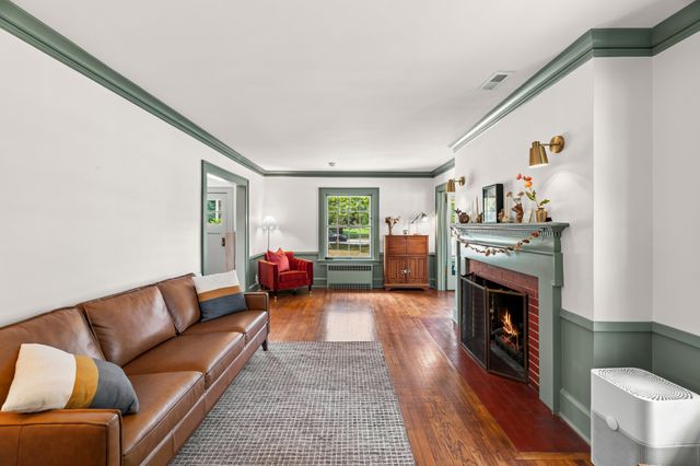 637 42nd Street, Des Moines, IA 50312