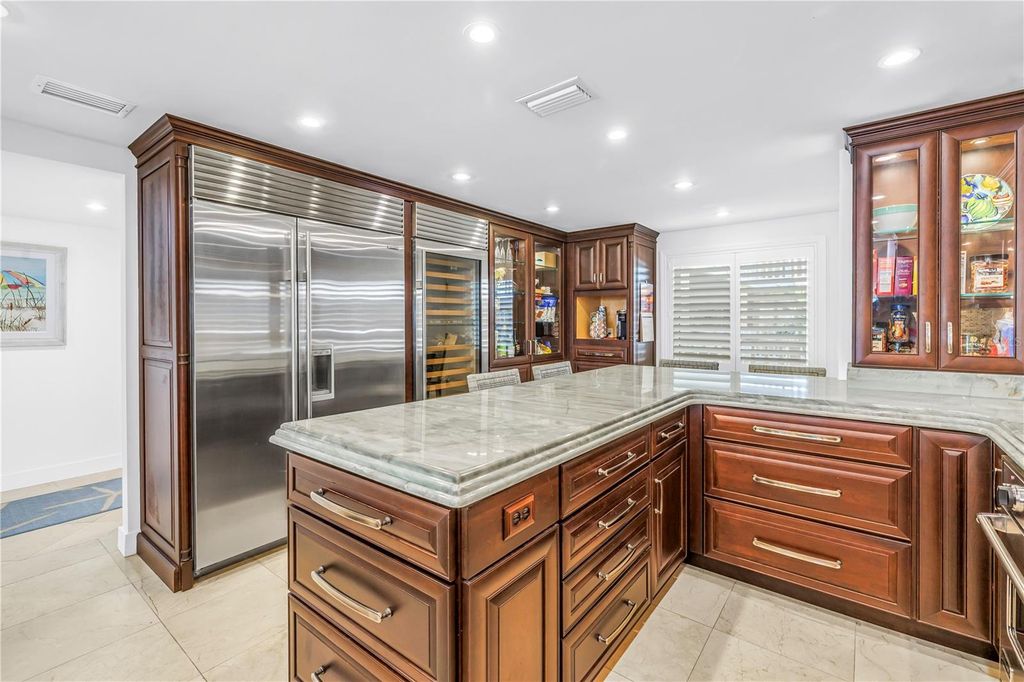 Image 8 of property listing at 6600 SUNSET WAY 408, St Pete Beach, FL 33706