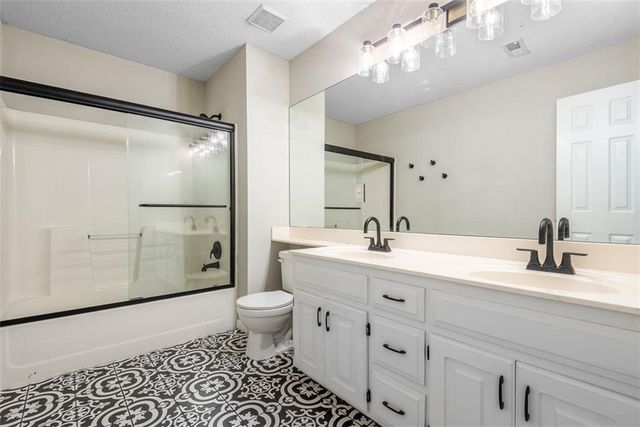 21704 W 49th Street, Shawnee, KS 66226