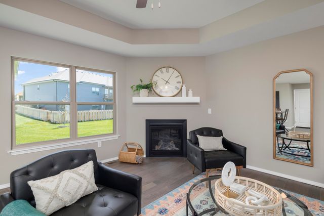 1353 N Sandy Creek Circle, Nixa, MO 65714