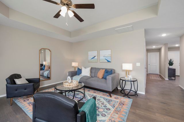 1353 N Sandy Creek Circle, Nixa, MO 65714