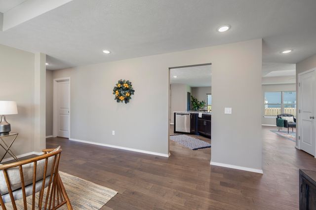 1353 N Sandy Creek Circle, Nixa, MO 65714