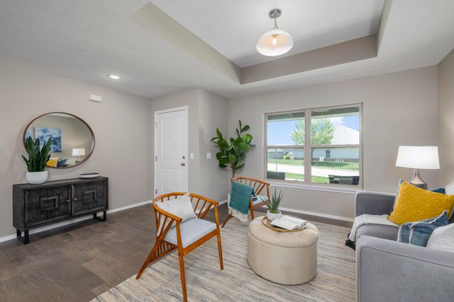 1353 N Sandy Creek Circle, Nixa, MO 65714
