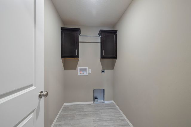 1353 N Sandy Creek Circle, Nixa, MO 65714