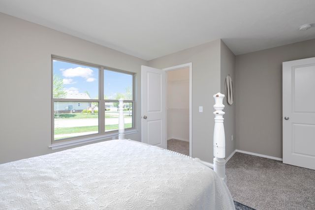 1353 N Sandy Creek Circle, Nixa, MO 65714