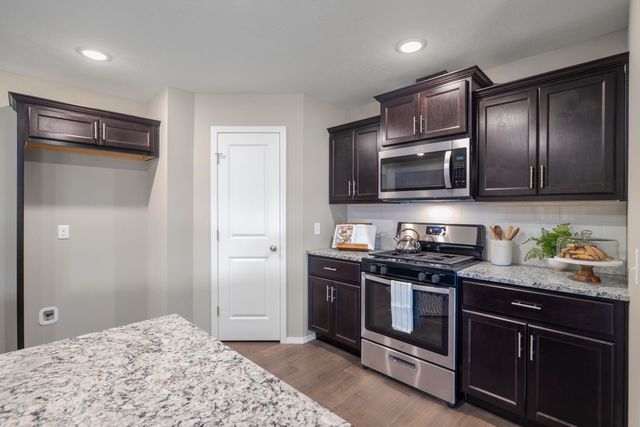 1353 N Sandy Creek Circle, Nixa, MO 65714