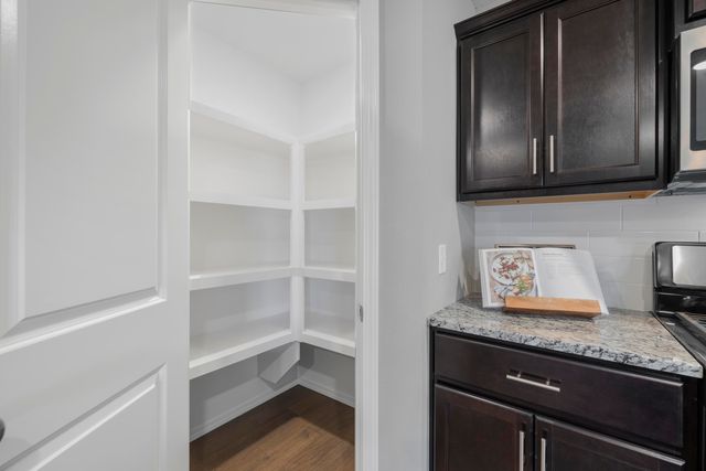 1353 N Sandy Creek Circle, Nixa, MO 65714