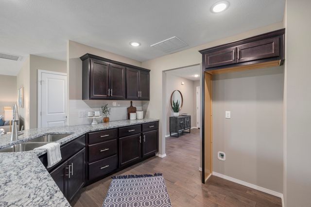1353 N Sandy Creek Circle, Nixa, MO 65714