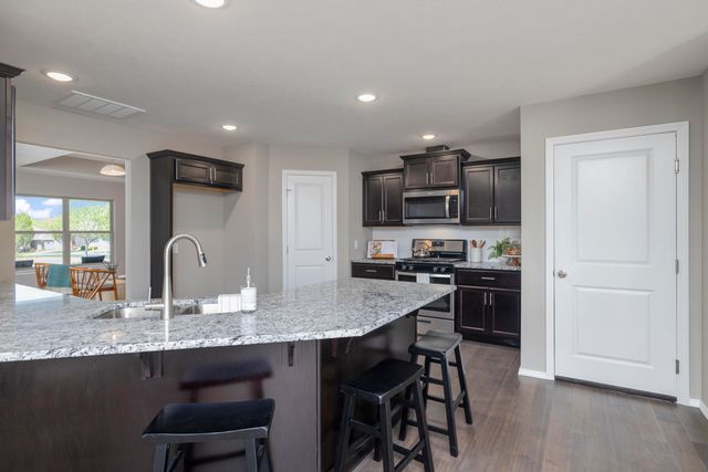1353 N Sandy Creek Circle, Nixa, MO 65714