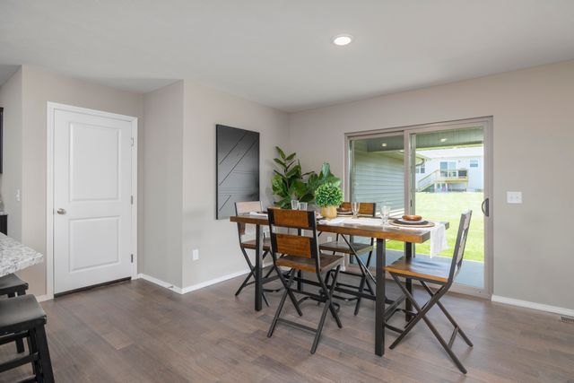 1353 N Sandy Creek Circle, Nixa, MO 65714