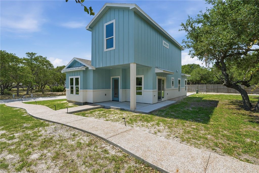 150 Lavaca Cir, Rockport, TX 78382 — photo 2