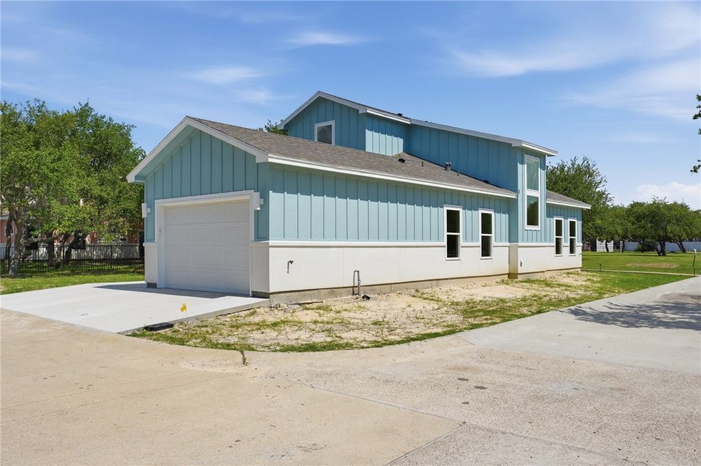 150 Lavaca Cir, Rockport, TX 78382 — photo 3