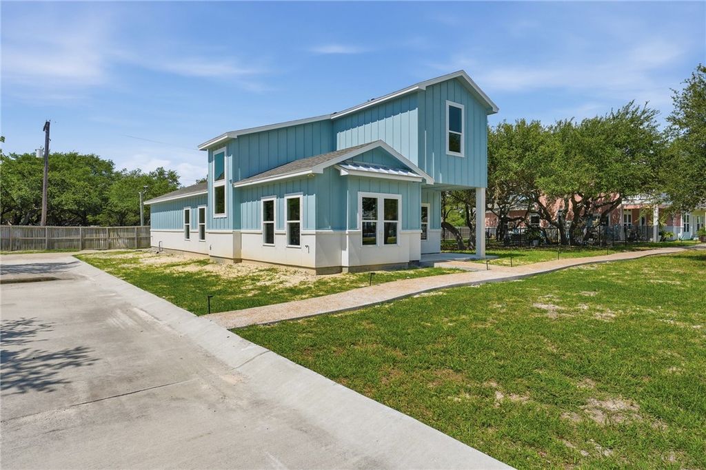 150 Lavaca Cir, Rockport, TX 78382 — photo 5