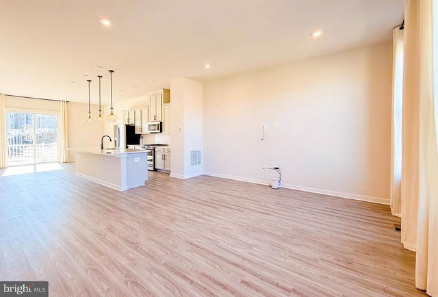 17914 WOODS OVERLOOK DR, Dumfries, VA 22026