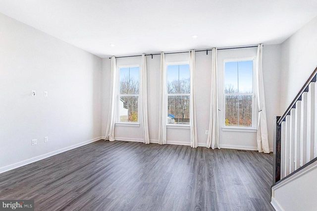 17914 WOODS OVERLOOK DR, Dumfries, VA 22026