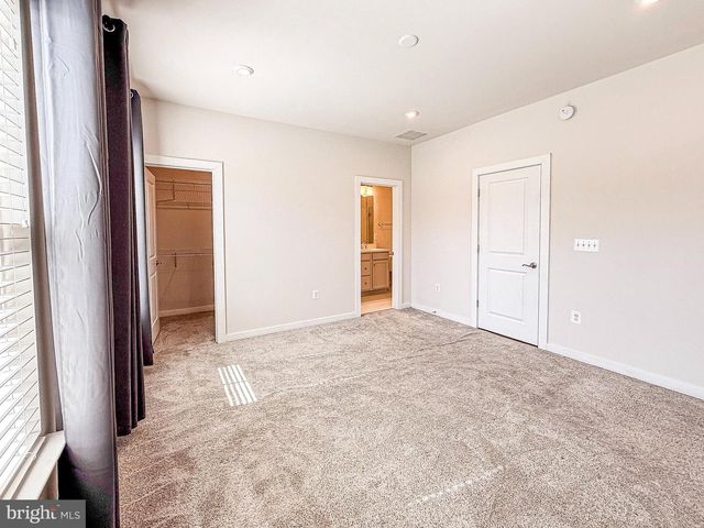 17914 WOODS OVERLOOK DR, Dumfries, VA 22026