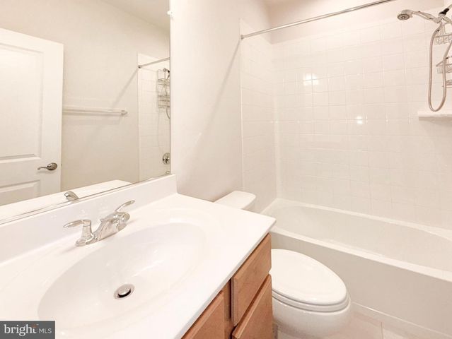 17914 WOODS OVERLOOK DR, Dumfries, VA 22026